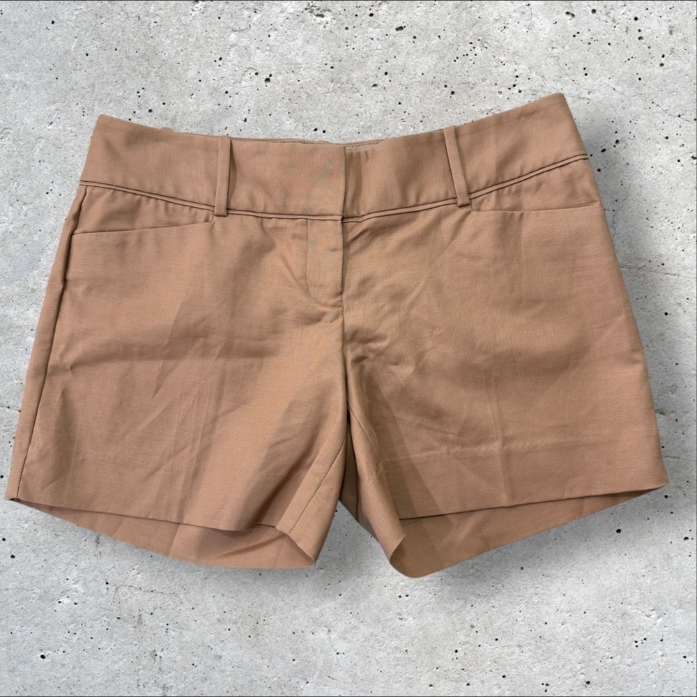 NWT The Limited Khaki Tailored 5" Inseam Mid Rise Shorts Size 4